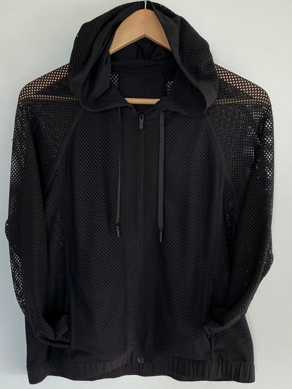Lululemon Jacket Women’s Mesh on Mesh Hooded Jacket. Size 8